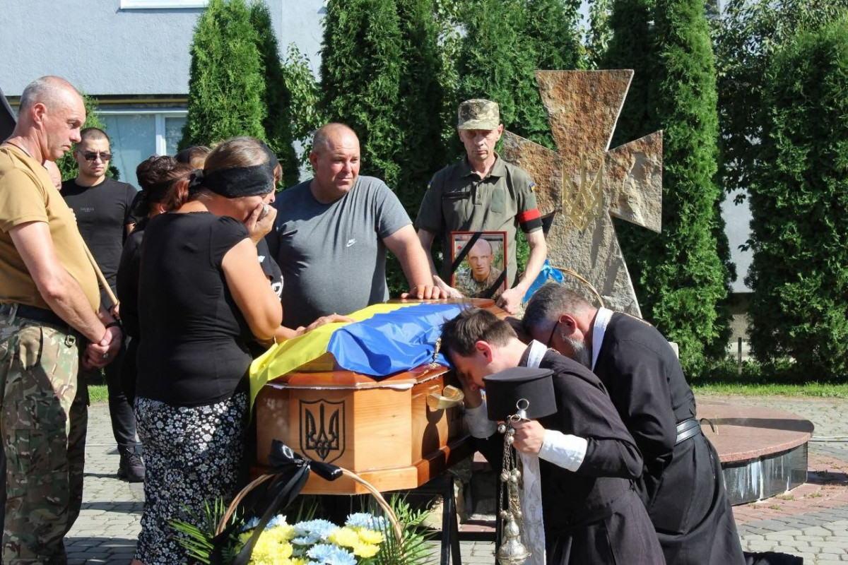 На Волині попрощалися з 44-річним Героєм Павлом Манюхіним, який поліг у бою на Сумщині