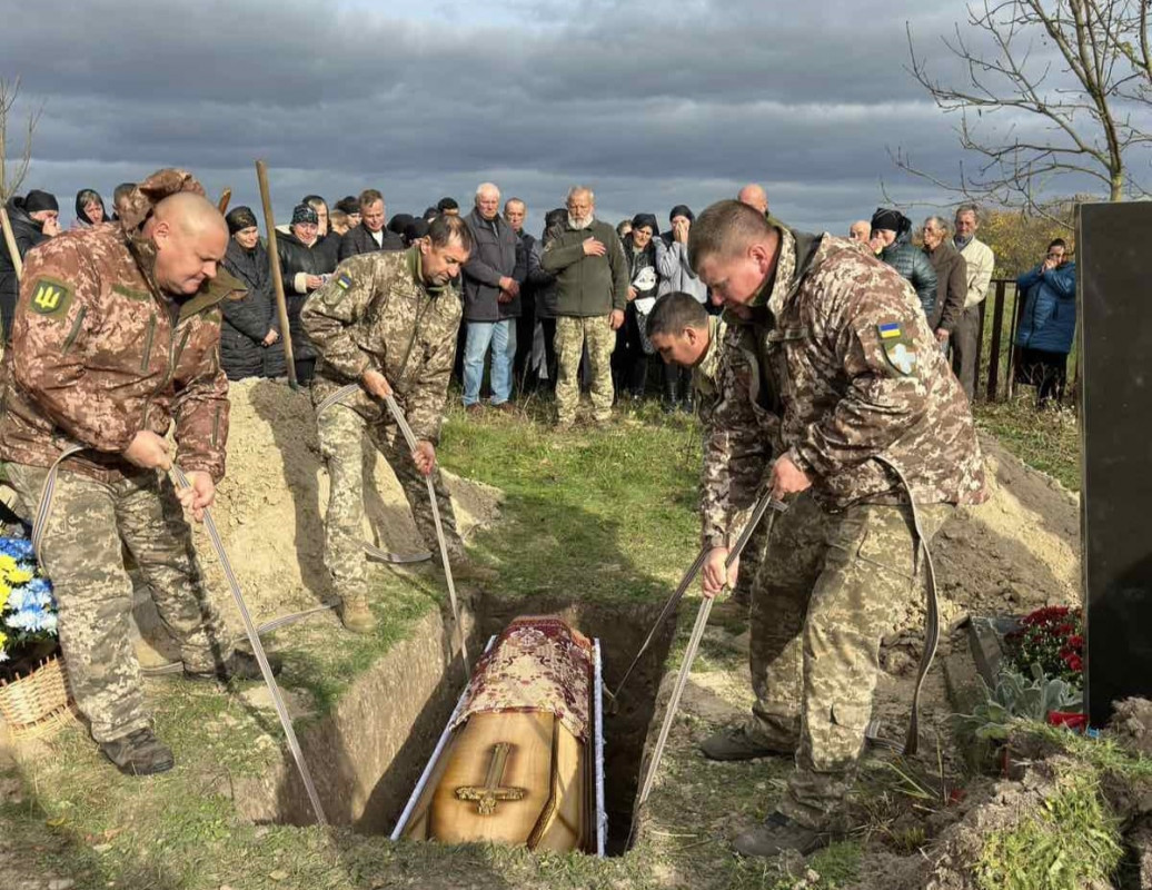 Загинув у відпустці у результаті ДТП: у рідному селі на Волині з почестями поховали воїна Олега Тананайка