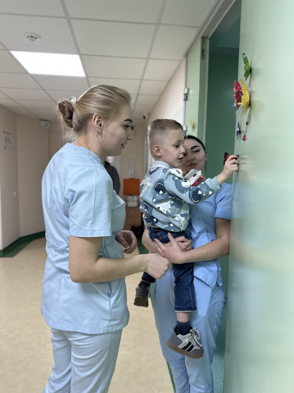 Волинські медики виходили немовля, яке народилося з вагою 550 грамів: хлопчику уже три з половиною роки