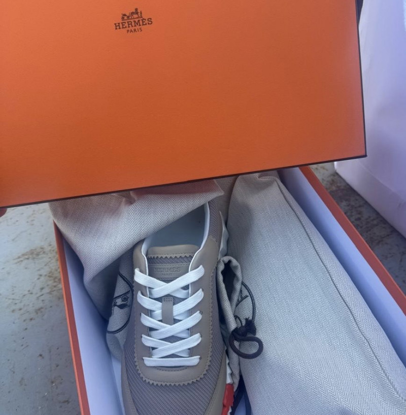 На «Устилузі» затримали українку, яка контрабандою везла брендові речі вартістю 300 тисяч