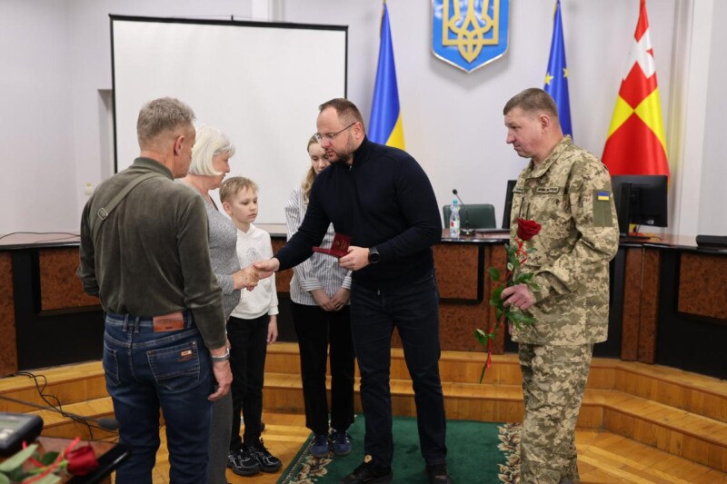 У Луцьку рідним полеглих воїнів вручили державні нагороди
