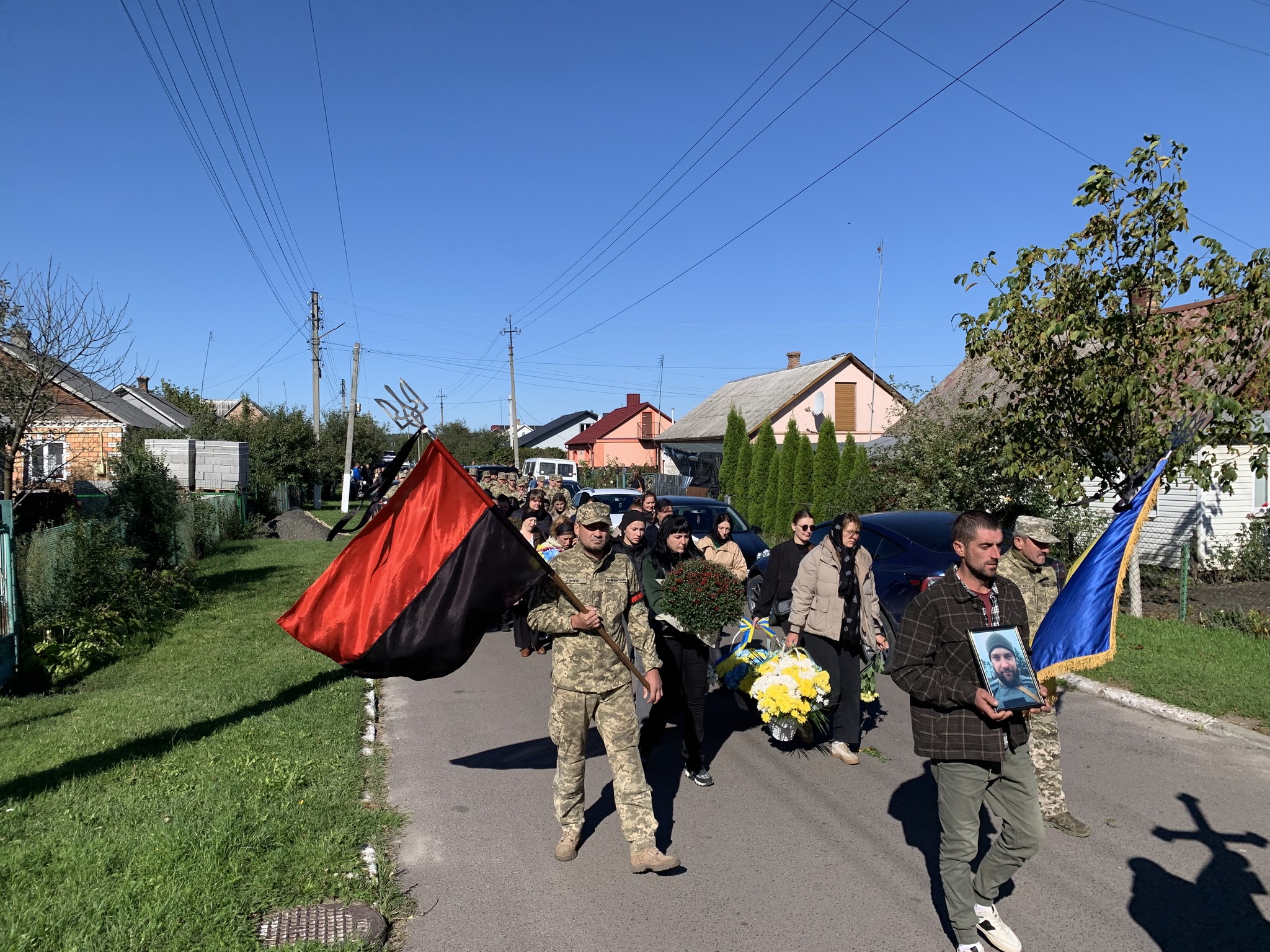 Без батька залишилися двоє синочків-школяриків: на Волині попрощались з Героєм Ігорем Богомазюком
