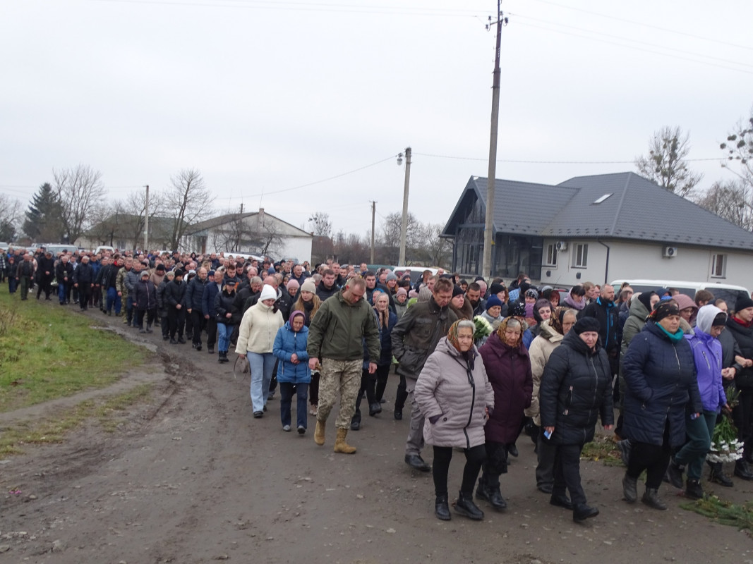 Добровольцем пішов до війська: на Волині попрощалися з Героєм Сергієм Попрійчуком