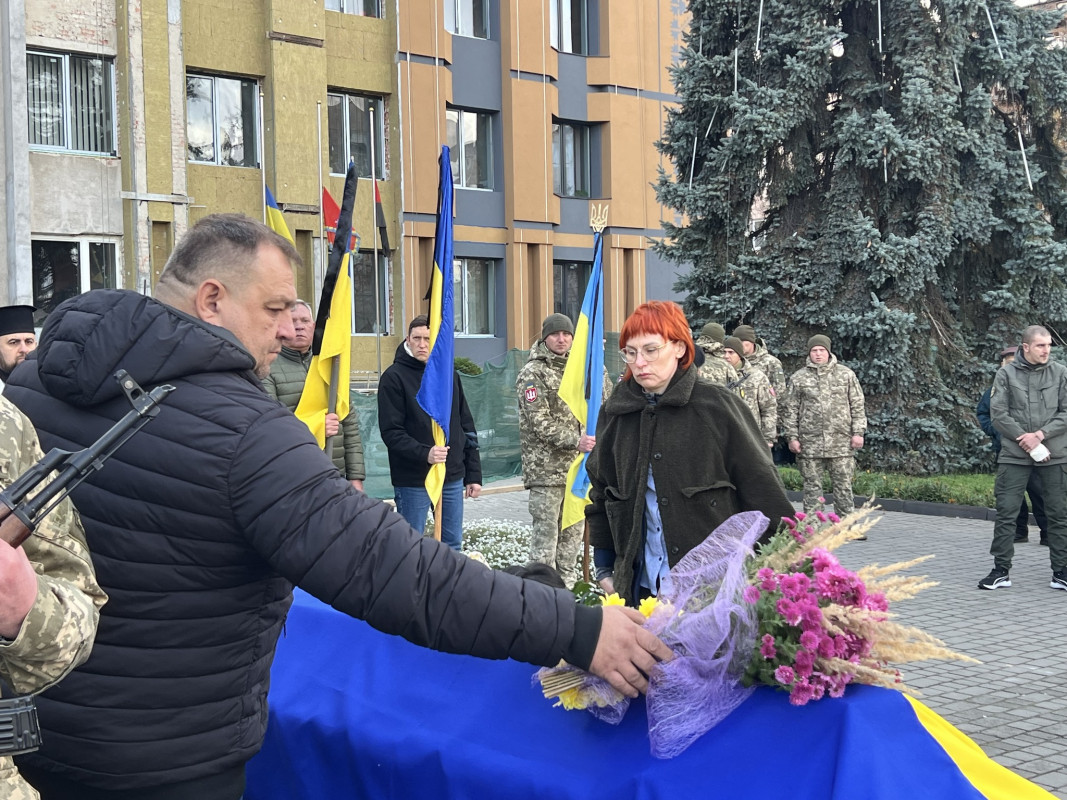 Понад рік вважався зниклим безвісти: на Волині попрощались з Героєм Романом Яковлевим