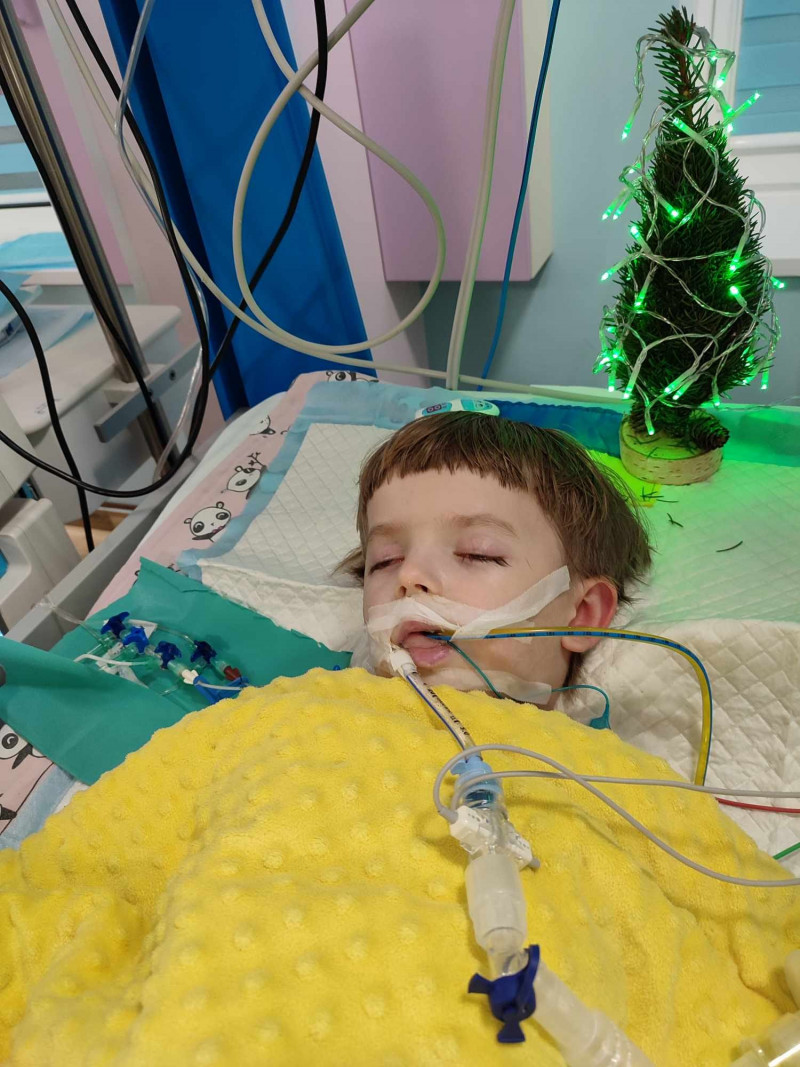 Провели операцію з видалення молочних зубів:  у Львові 5-річний хлопчик впав у кому