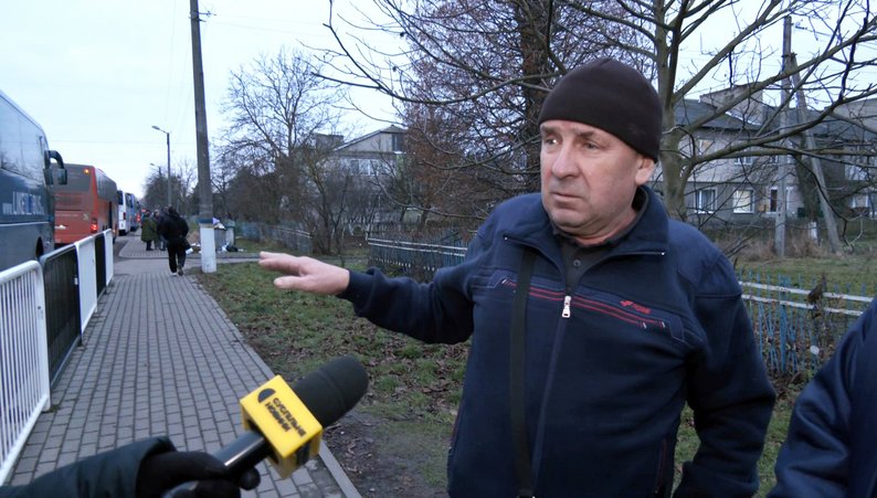 «Автобуси стоять по 20 годин»: на ПП «Устилуг» на Волині — передріздвяні черги