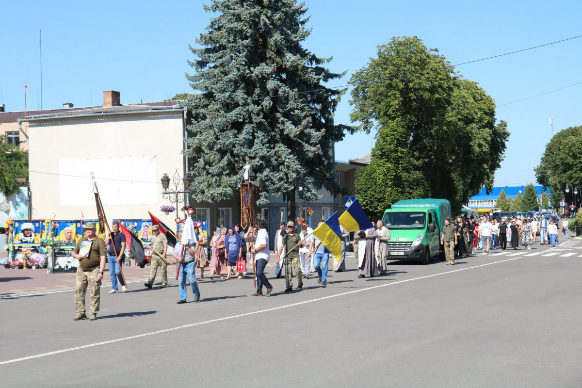 Понад два роки вважався зниклим безвісти: на Волині поховали Героя Дмитра Обозовського
