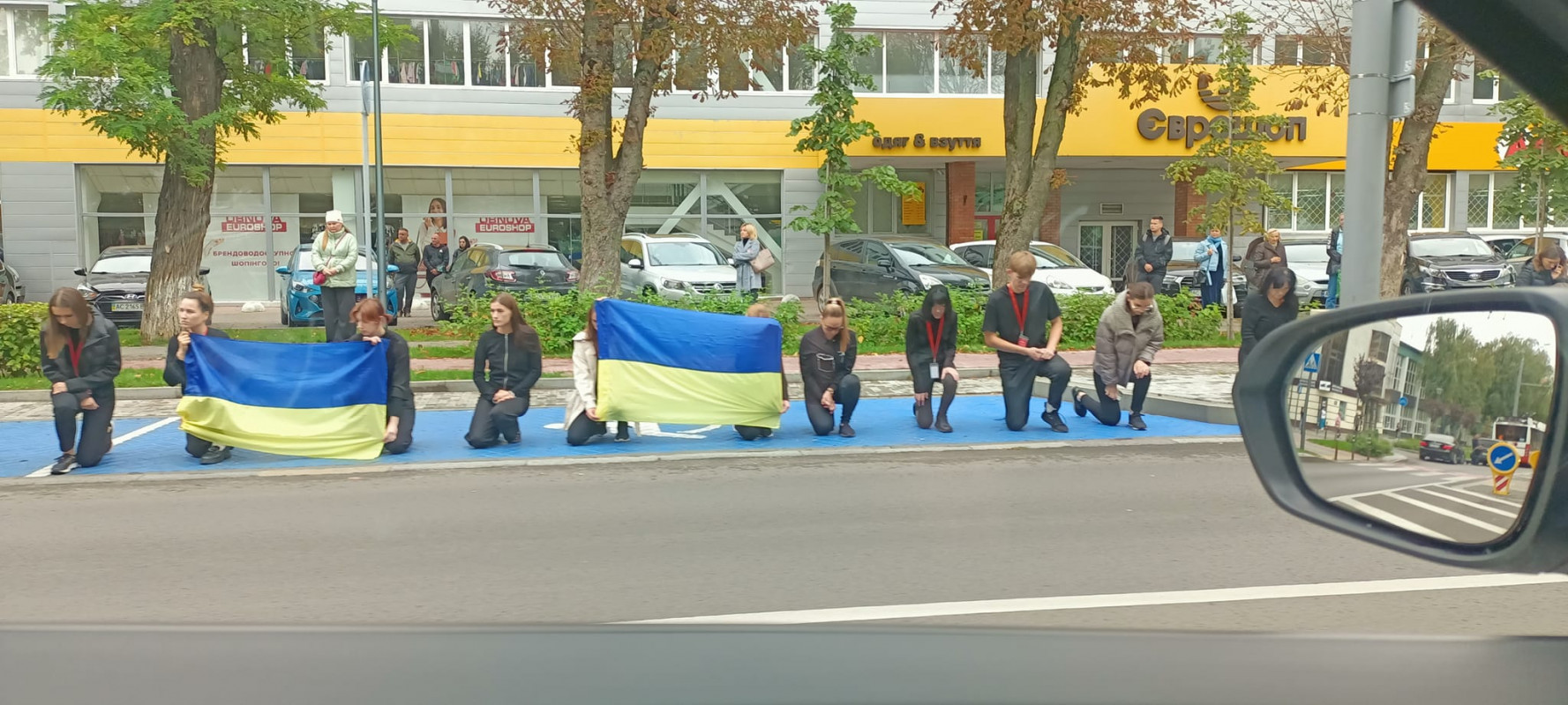 Лишилися дружина, три дочки та два сини: на Волині попрощались із Героєм Сергієм Климчуком