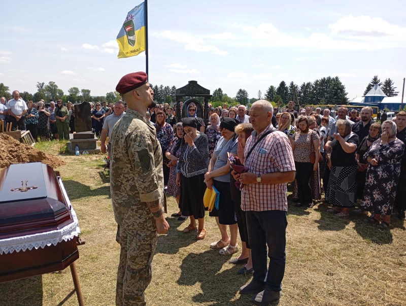 Назавжди молодий: на Волині попрощались з 26-річним Героєм Миколою Муковозом