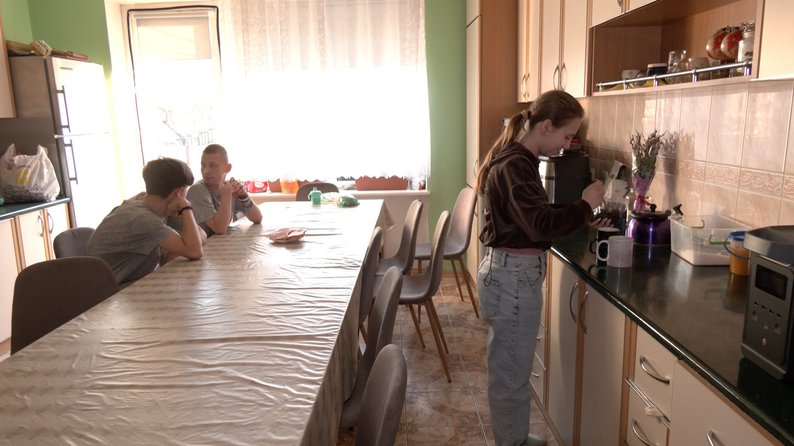 Переселенка з Харківщини стала мамою для вісьмох дітей на Волині