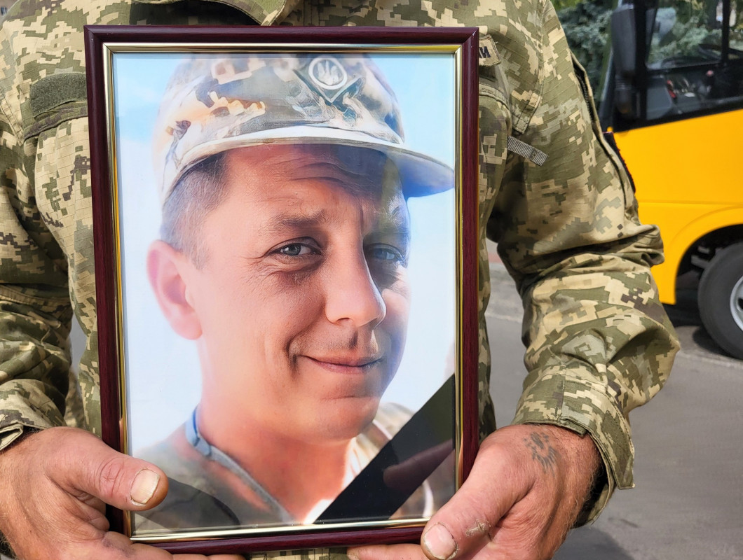 Понад рік вважався зниклим безвісти: на Волині провели в останню дорогу Героя Василя Тарасюка