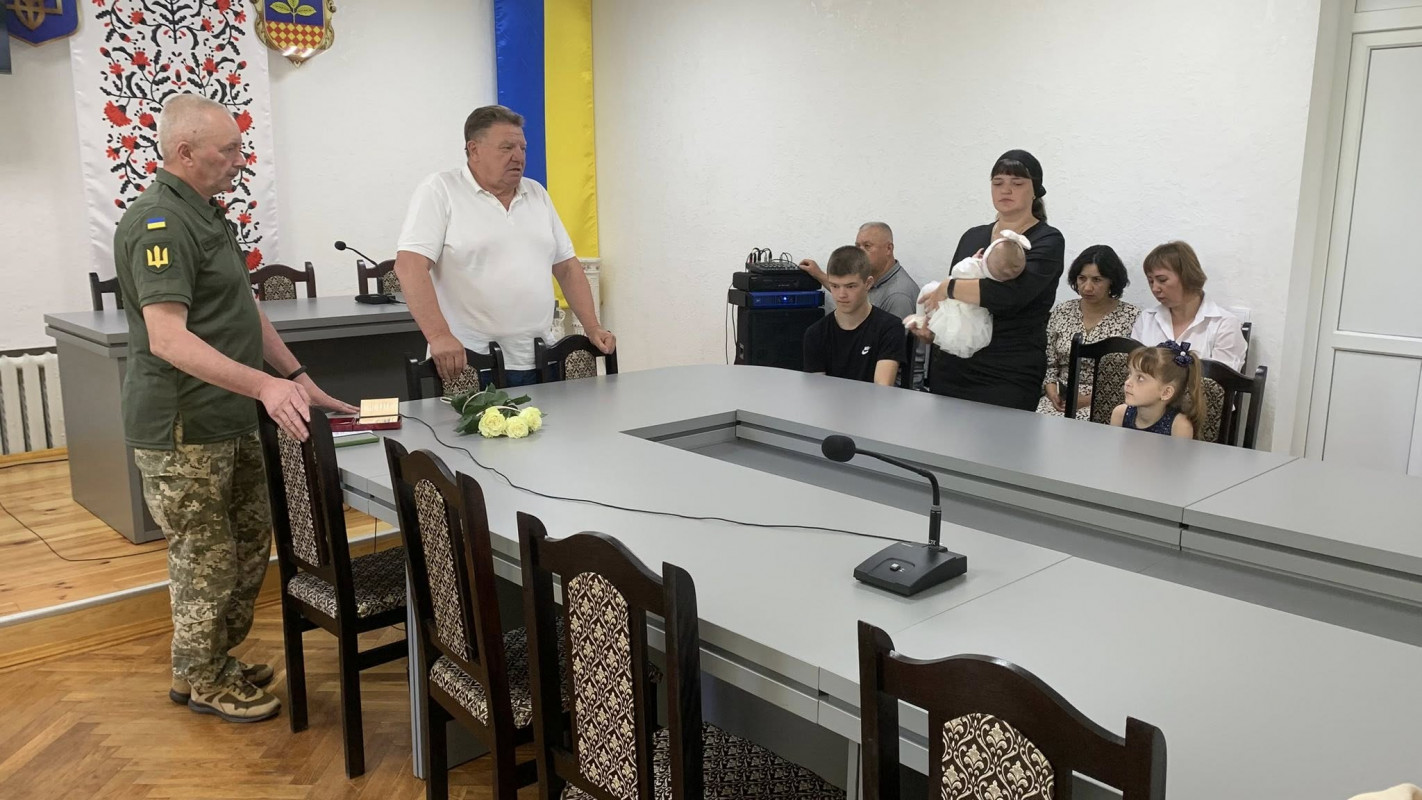 Не дожив до народження донечки: дружині і дітям Героя з Волині вручили його посмертну нагороду