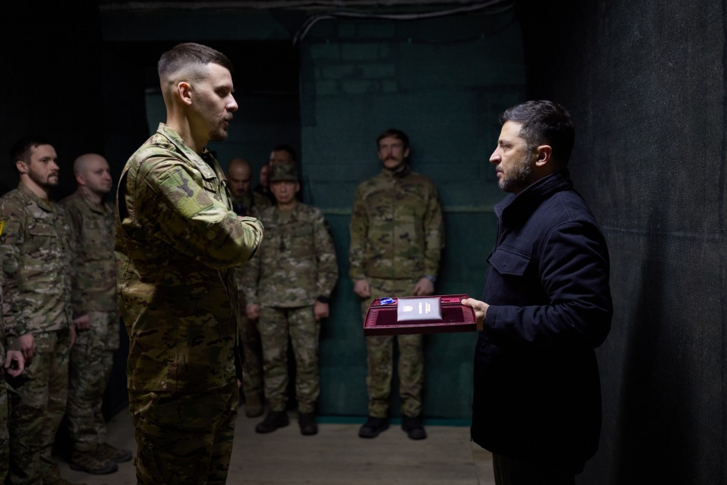 Зеленський відвідав воїнів «Азову» на Донеччині та нагородив захисників