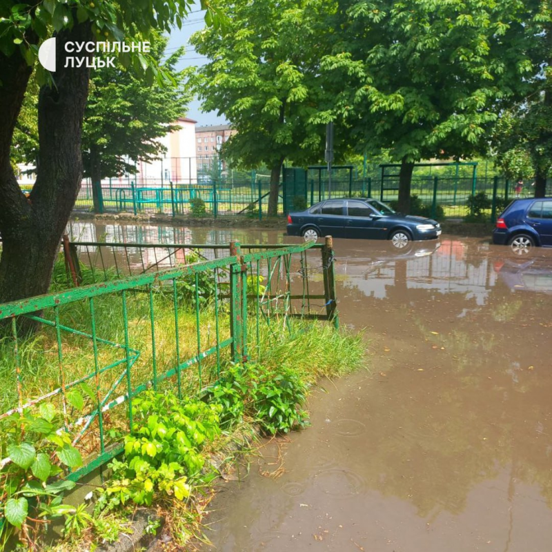 Негода у Луцьку: затопило кілька вулиць міста