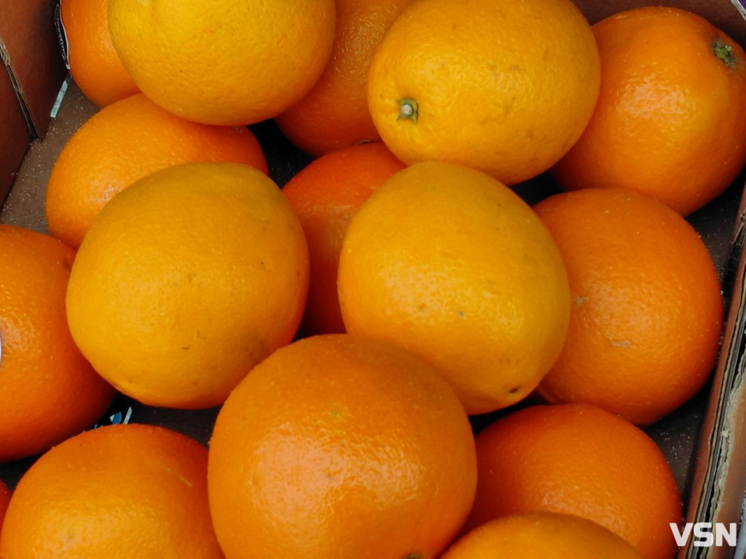 Скільки коштують яблука та цитрусові на ринку у Луцьку?