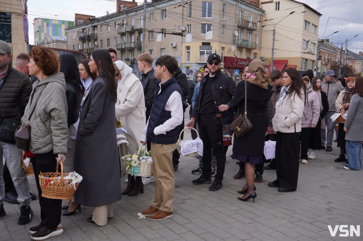 Як у Луцьку освячують Великодні кошики? Фоторепортаж