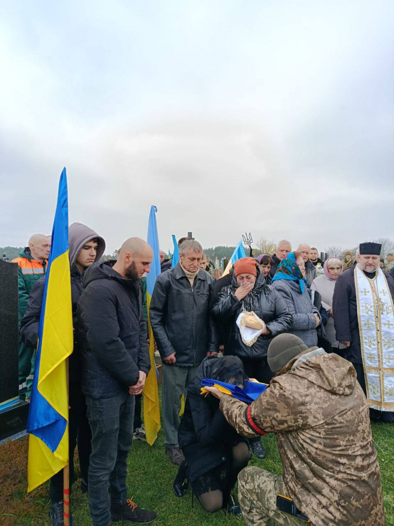 2 місяці не дожив до 35-річчя: на Волині попрощались з Героєм Олександром Пекним