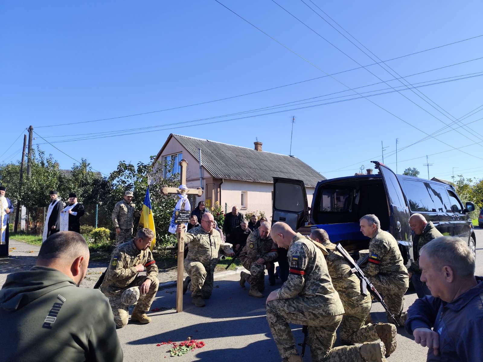 Без батька залишилися двоє синочків-школяриків: на Волині попрощались з Героєм Ігорем Богомазюком