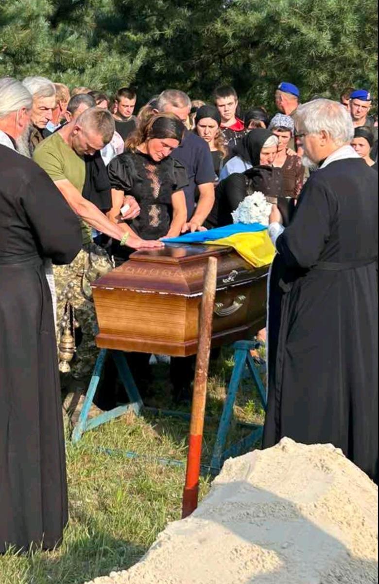 Старший брат воює на фронті: у Луцькому районі попрощалися із молодим Героєм Дмитром Швецем