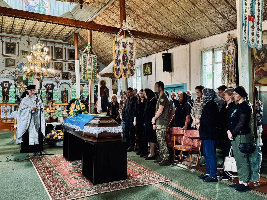 Загинув, захищаючи Україну: на Волині провели в останню путь Героя Тараса Жуковського