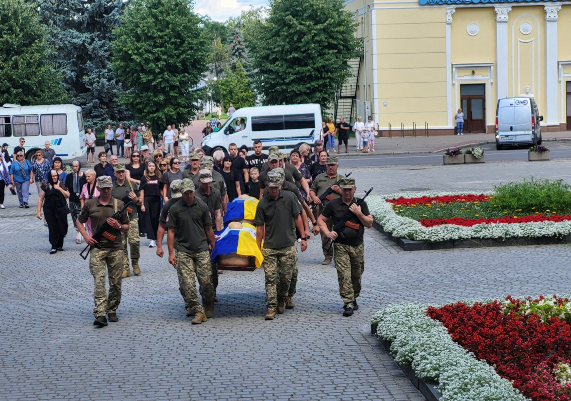 Навіки 30 і 38: на Волині в останню путь провели молодих Героїв, життя яких забрала війна