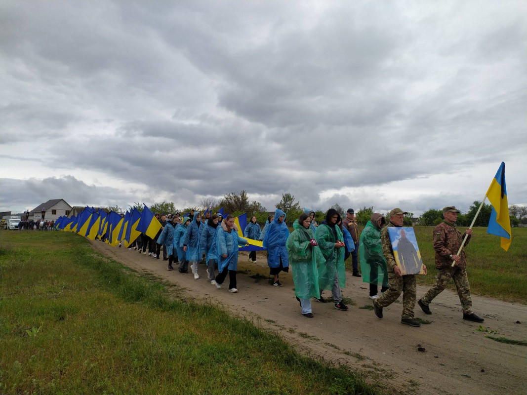 Навіть небо плакало за своїм Героєм: на Волині в останню дорогу провели загиблого Миколу Гапонюка