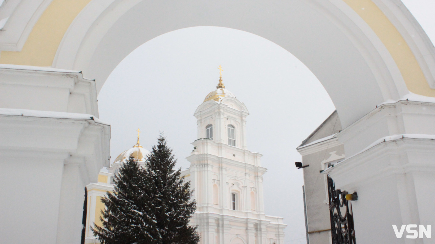 Луцьк після тижня снігопадів: фоторепортаж із засніжених вулиць міста