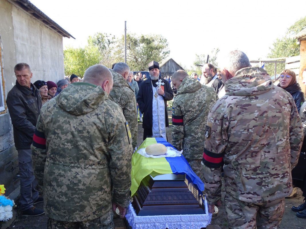 Майже рік вважався зниклим безвісти на Волині попрощались з Героєм Олександром Жуком