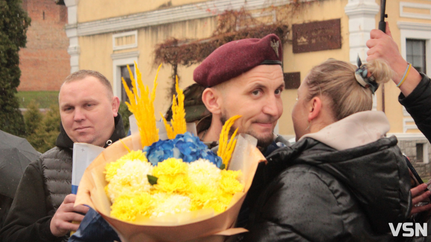Після трьох років полону у Луцьку зустріли захисника Віталія Глєбова