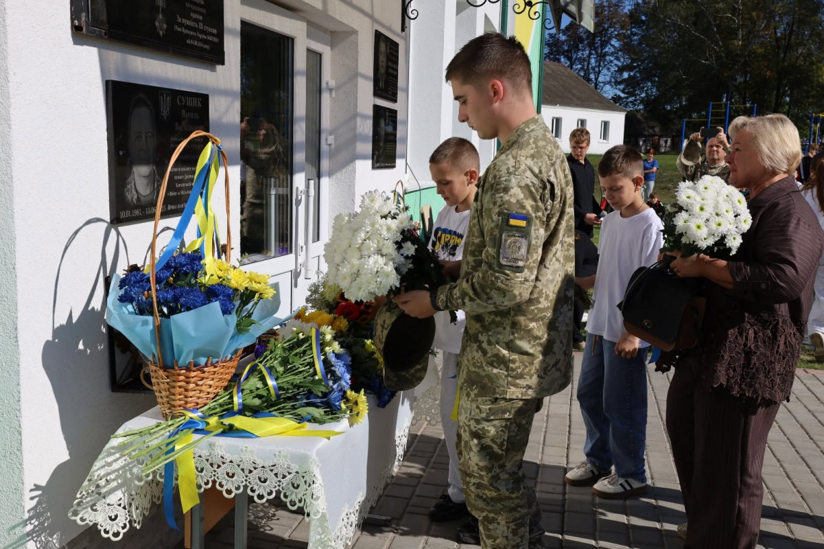 У громаді на Волині відкрили меморіальні дошки чотирьом полеглим захисникам-випусникам