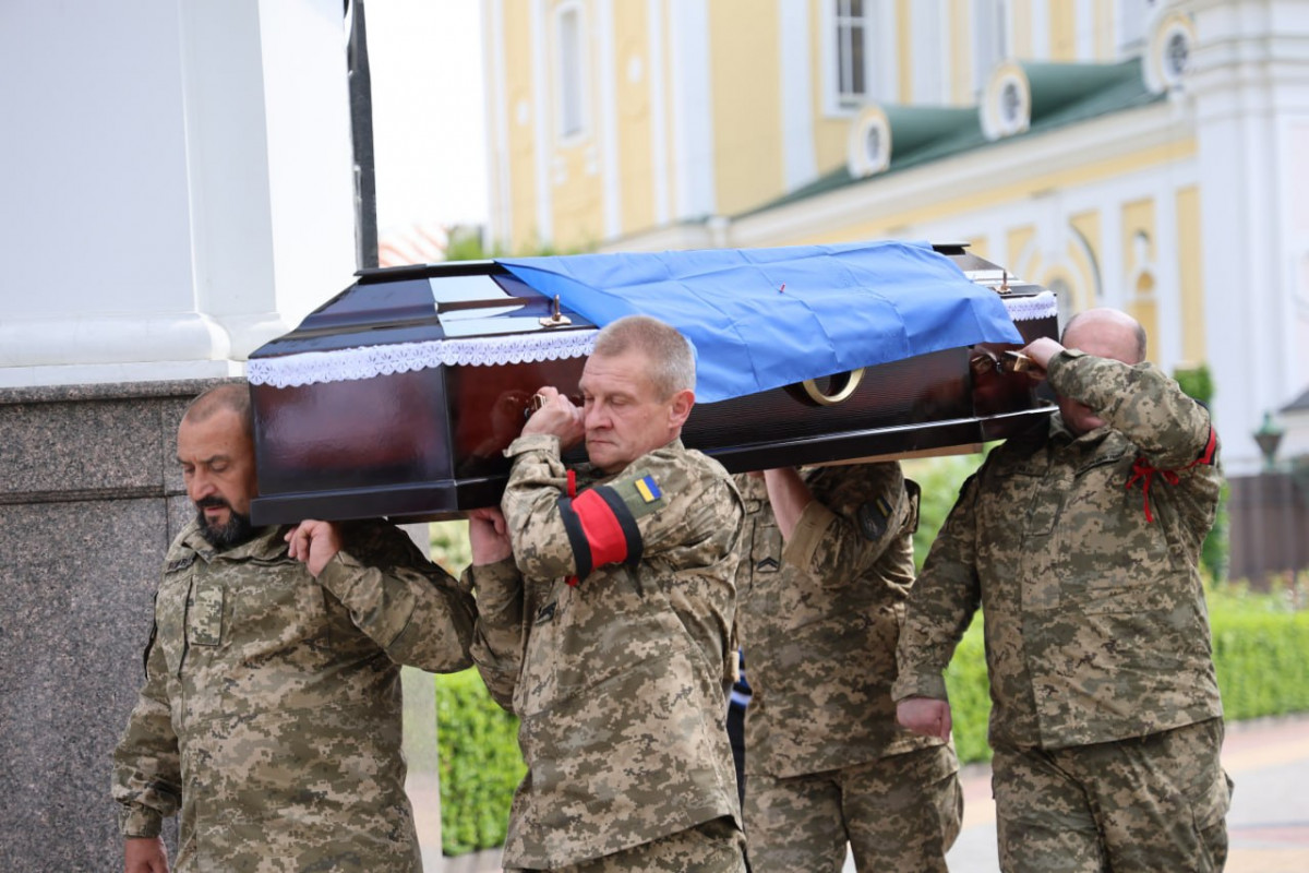 У Луцьку провели в останню путь Валерія Ткачука: захисник поліг понад півтора року тому