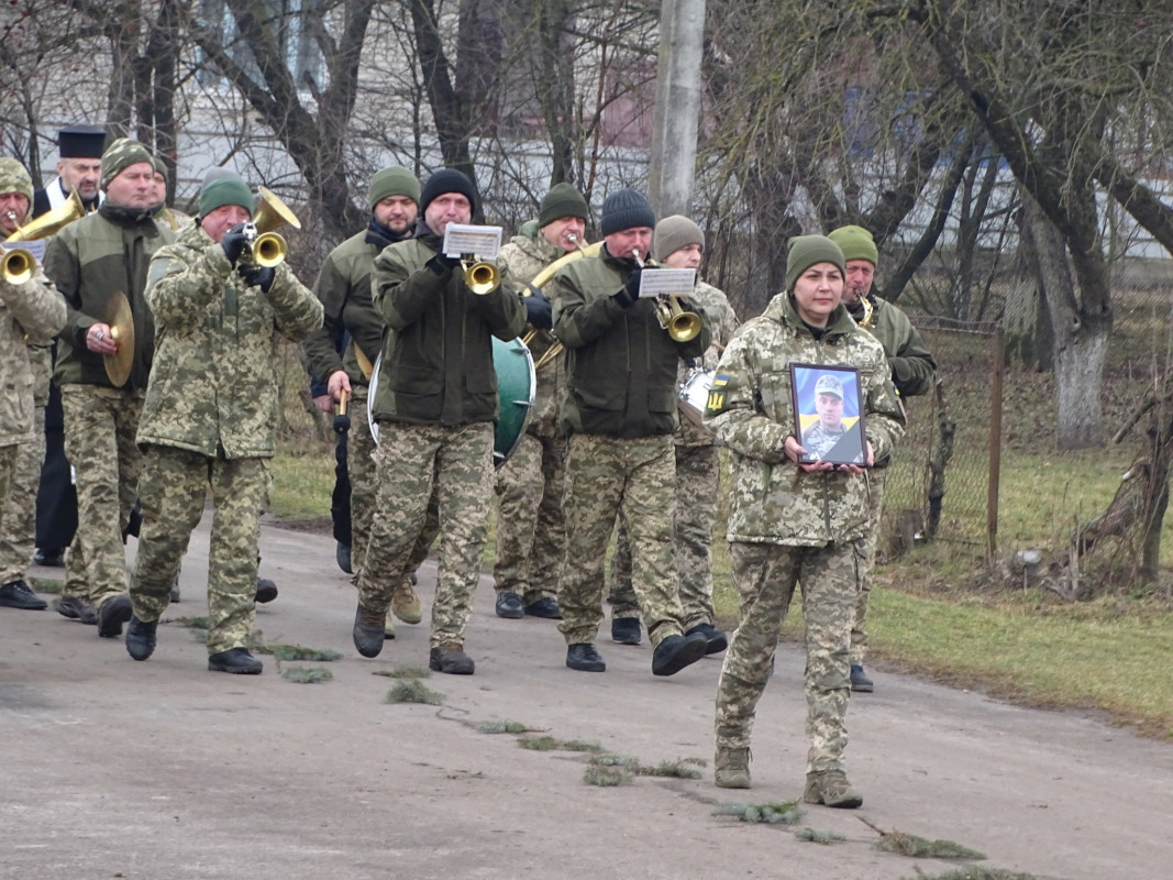 Повернувся із буремного Бахмутського району: на Волині прощались із захисником Олександром Чипчеруком