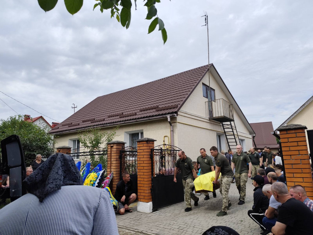 У громаді на Волині в останню путь провели Героя Юрія Шупічука