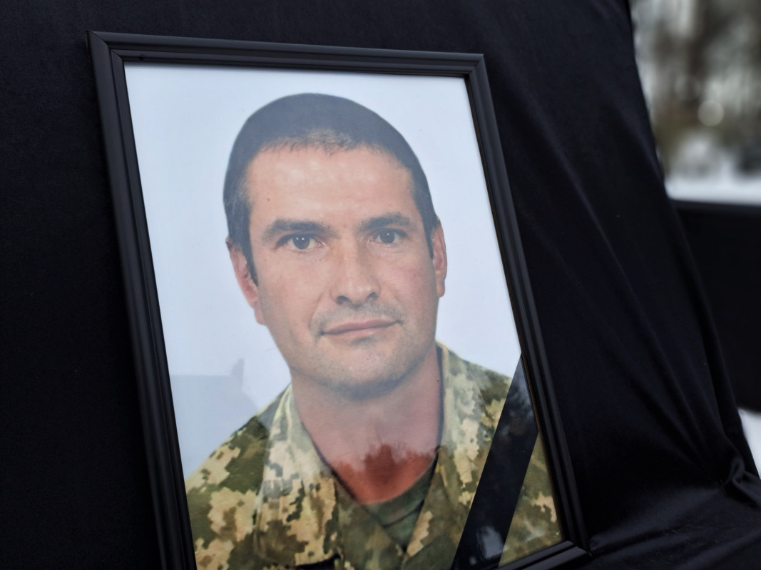 Сім місяців родина жила надією: на Волині в останню земну дорогу провели Героя Олександра Мацюка