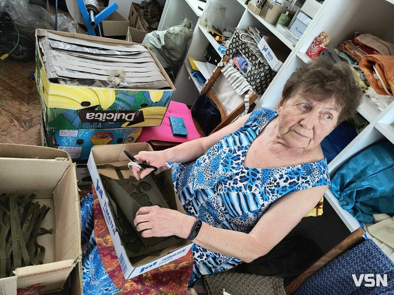 Волонтери центру «Крила матері» сплели 63 тисячі квадратних метрів маскувальної сітки