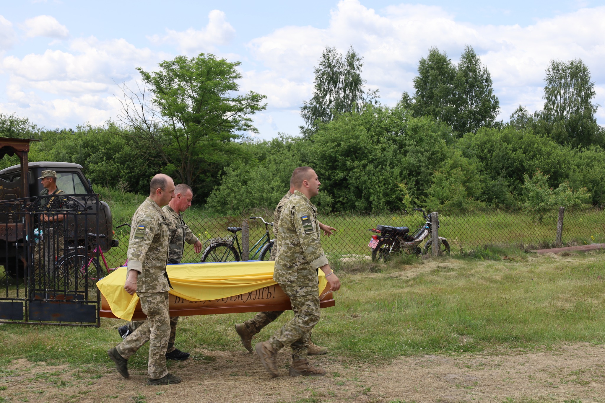 Загинув на Харківщині: волиняни попрощались з Героєм Василем Сущиком