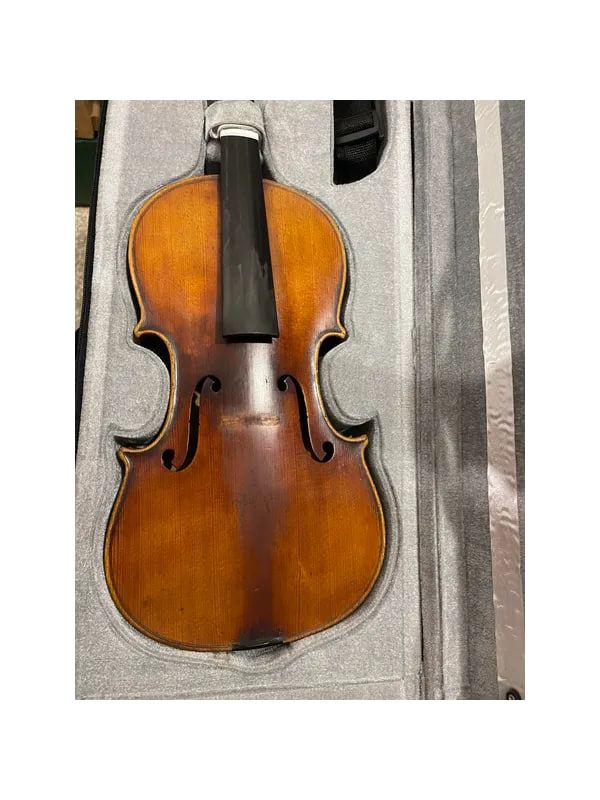 Волинська митниця виставила на торги конфісковані музичні інструменти й автозапчастини