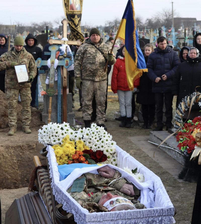 Отримав тяжке поранення біля Бахмута: на Волині всім селом прощалися з Героєм Миколою Назарчуком. Фото