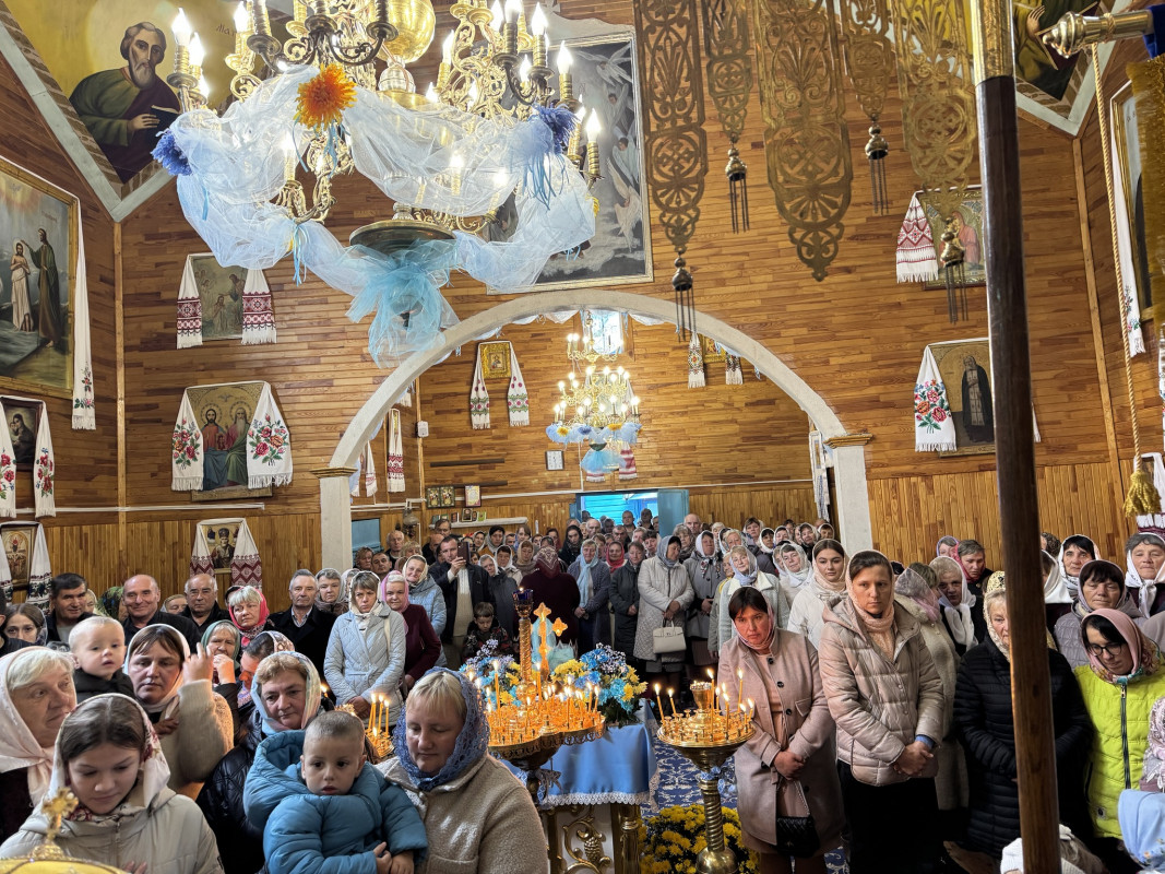 Рік тому приєдналися до ПЦУ: на Волині з нагоди 215-річчя заснування храму митрополит Михаїл очолив богослужіння