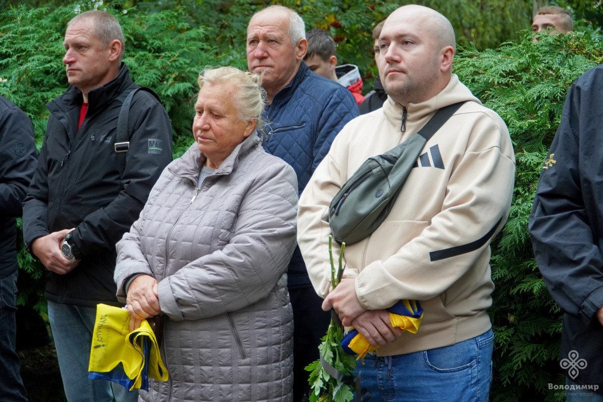 У Володимирі в гімназії №3 випускників-Героїв вшанували меморіальними дошками