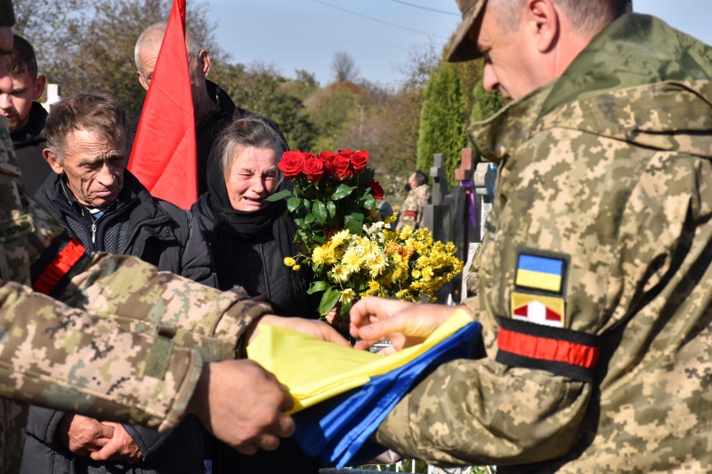 Родина втратила єдиного сина: на Волині попрощались із Героєм Петром Бідуном