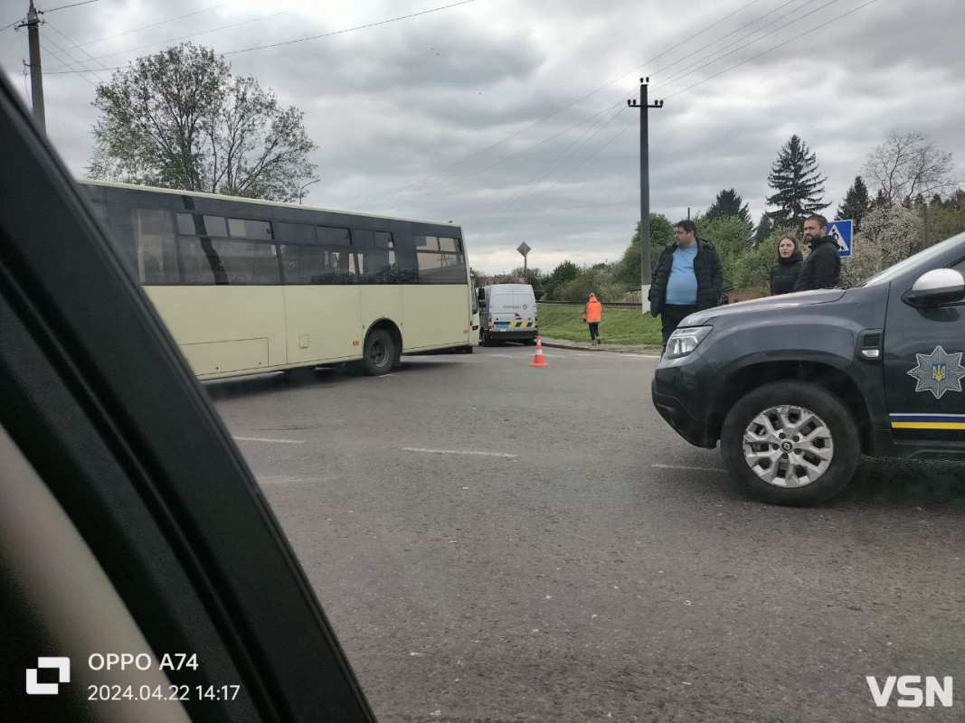 ДТП у Луцьку: зіткнулись маршрутка та легковик