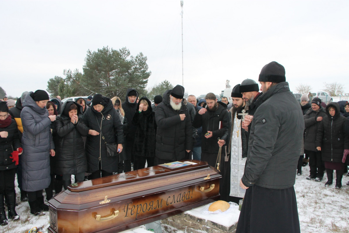 Загинув ще влітку: на Волині все село прийшло на поховання 25-річного Героя Владислава Величка