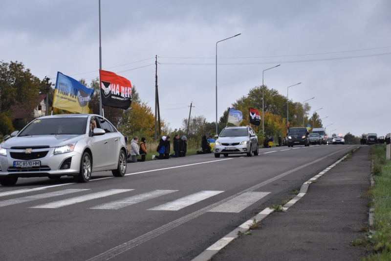 Більше року вважався зниклим безвісти: на Волині прощалися з Героєм Ігорем Пархомюком