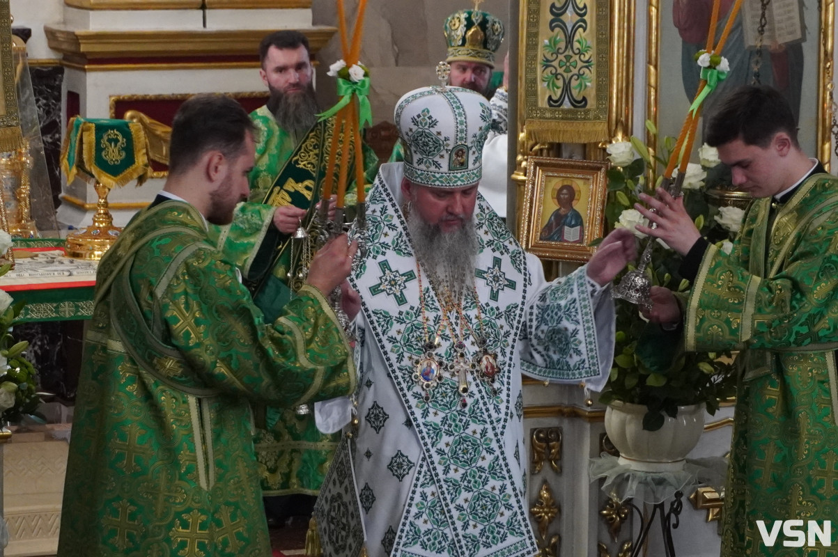 Хресна хода і спільна молитва: як минула літургія за участі Епіфанія у Луцьку. Фоторепортаж