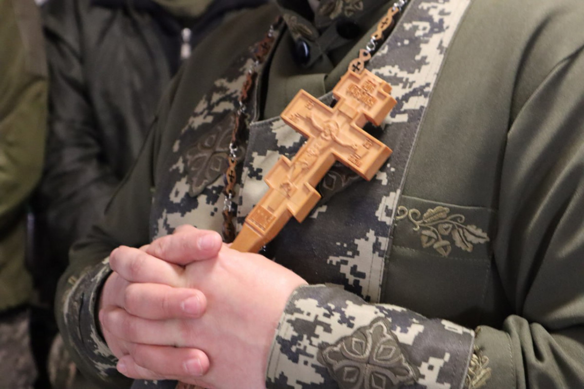 За понад тисячу кілометрів від рідних домівок: як волинські тероборонівці освячували паски на сході України