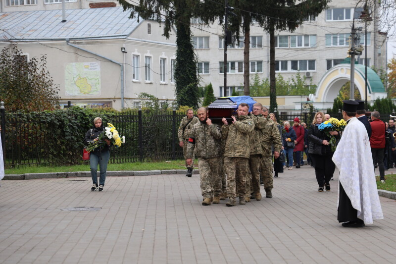 Загинув у бою: у Луцьку прощались із Героєм Геннадієм Шепетюком