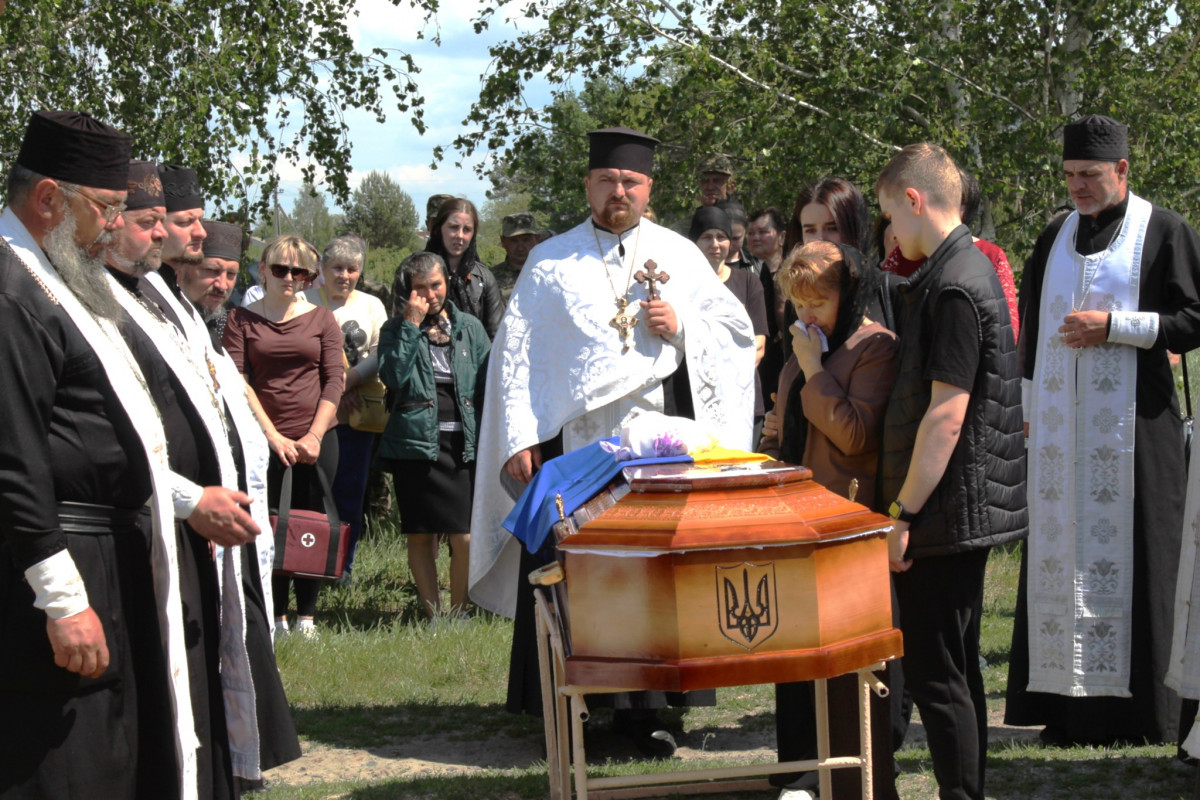 Рік і три місяці вважався зниклим безвісти: на Волині в останню земну путь провели Героя Павла Герасимчука