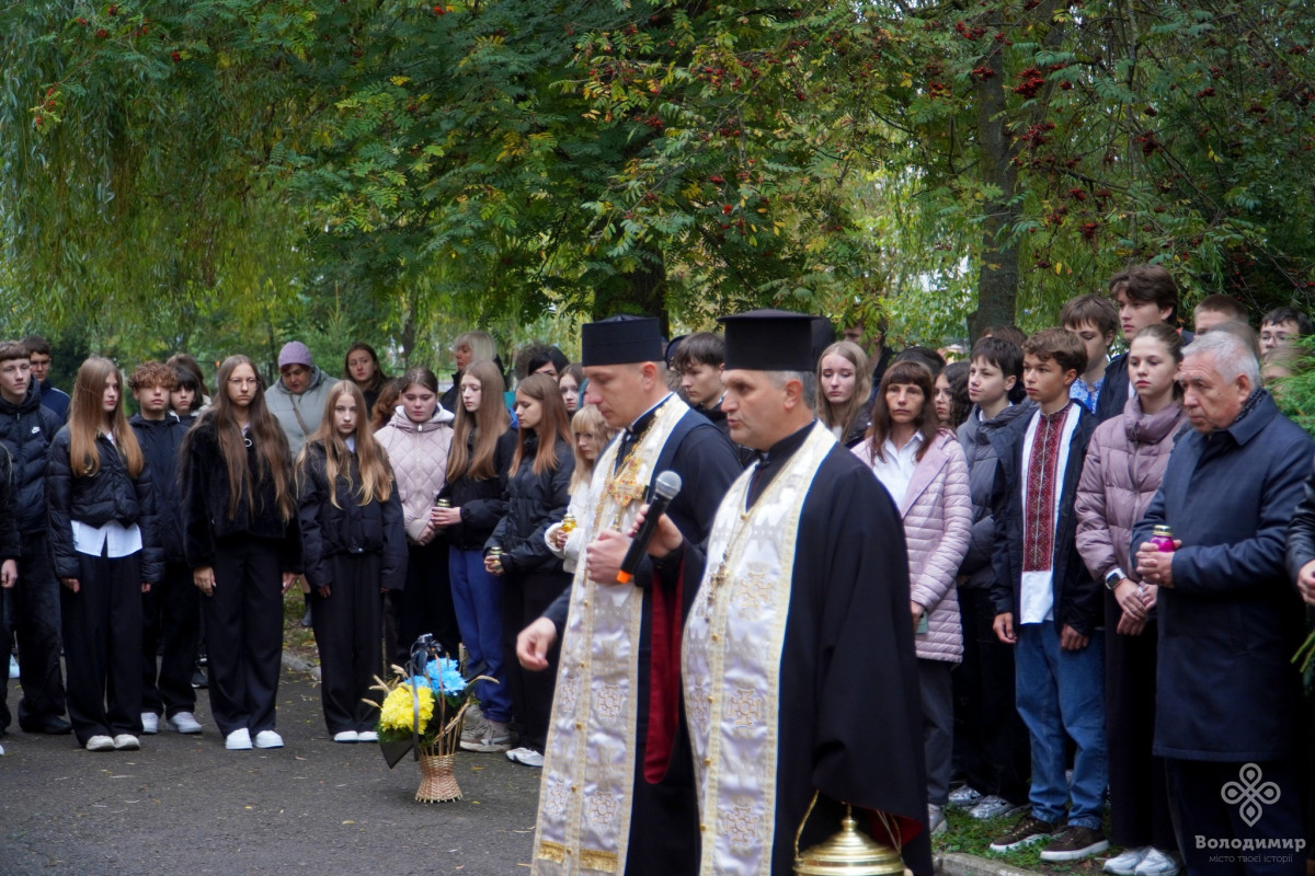 У Володимирі в гімназії №3 випускників-Героїв вшанували меморіальними дошками