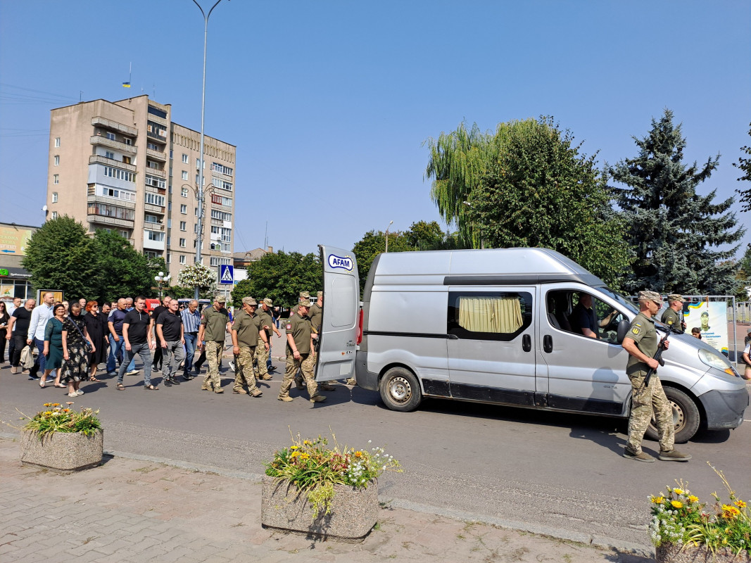 За день до загибелі отримав відзнаку від командира: на Волині попрощались із Героєм Володимиром Гузем